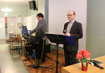 Musiikkia tarjosivat Ismo Väisänen (kosketinsoittimet) sekä Kalevi Väisänen (laulu) eli Kalevi & Salama.