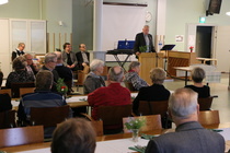 Kajaanilainen kansanedustaja Eero Suutari oli puhujavieraana juhlassa.