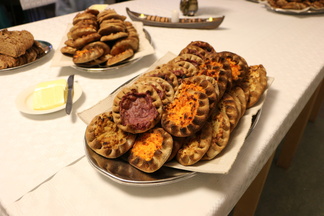 Kainuulaisherkkuja oli tarjolla monenmoista.