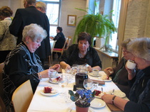 Vaikka ohjelma venyi aikataulusta, kakun aikana ei kiirehditty.