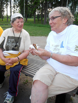 Kainuulaisten tapaamisissa on aina mukava turista tuttujen kanssa.