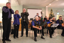 Mandoliiniorkesterin esitys alkoi huuliharpuilla...