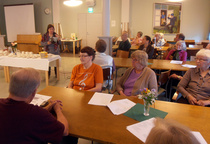 Esteri Alakopsa esitti runoja.