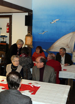 Tuttuja ja juttuja riitti salin joka nurkalla.