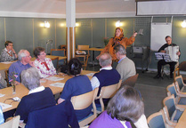 Humoristisessa esityksessä riitti vauhtia.