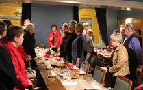 Lopuksi kajautettiin Nälkämaan laulu.