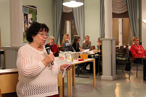 Ester Alakopsa luki myös jouluista tarinaa.