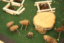 Käpylehmiäkin näyttelyssä pääsi tekemään!