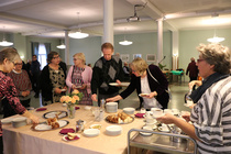 Nisut ja juustoleivät tekivät kauppansa kahvilla.