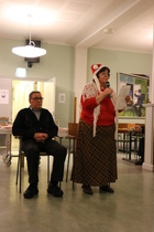 Lauri Hakala ja Ester Alakopsa esittivät jouluisia runoja.